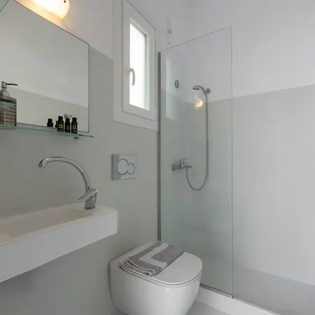 Grozos Gæstehus Páros